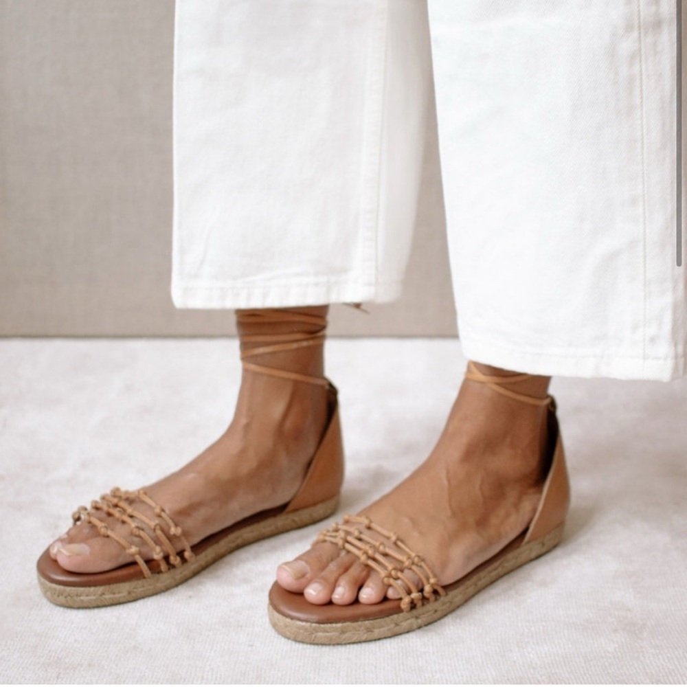 Alphas Sandals